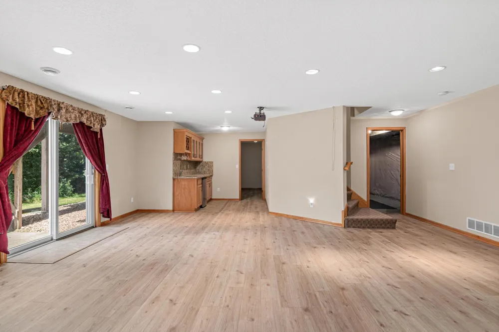 8304 9th Street Oakdale, MN 55128