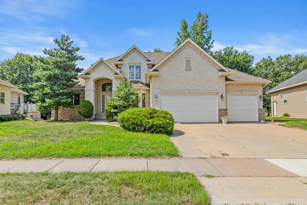 8304 9th Street Oakdale, MN 55128