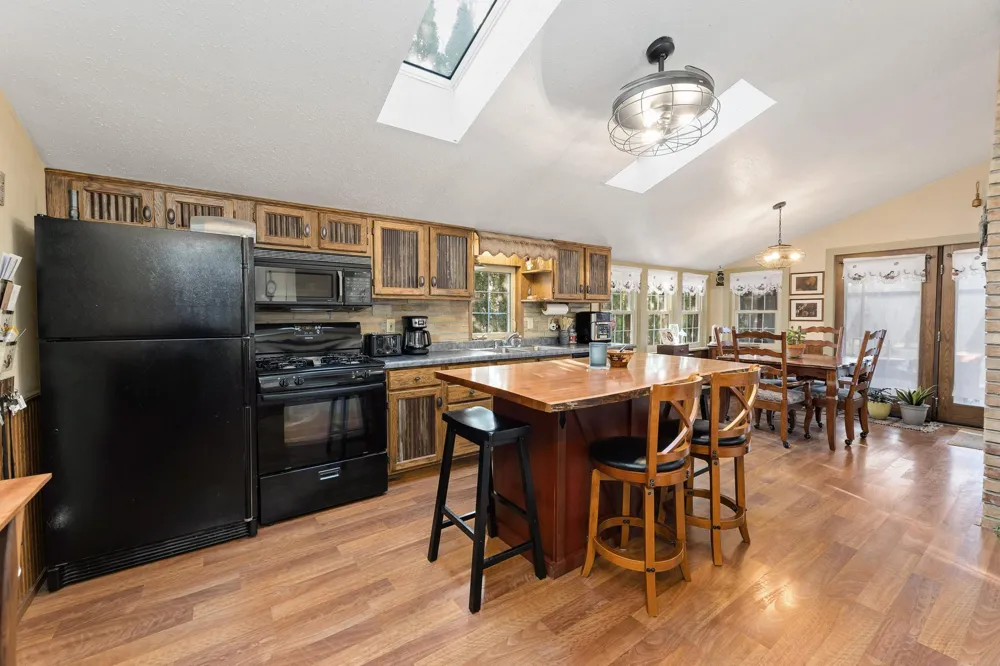 46652 Riverview Drive La Crescent, MN 55947