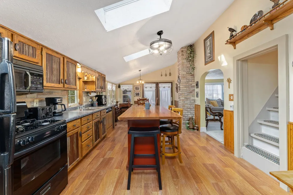 46652 Riverview Drive La Crescent, MN 55947