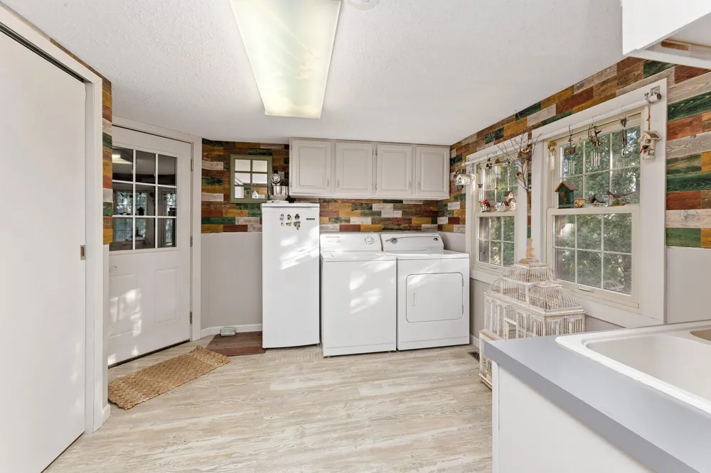 46652 Riverview Drive La Crescent, MN 55947