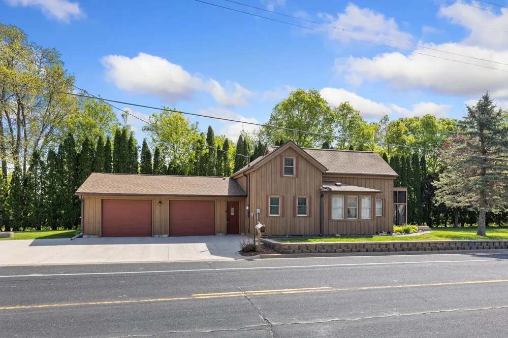 46652 Riverview Drive La Crescent, MN 55947