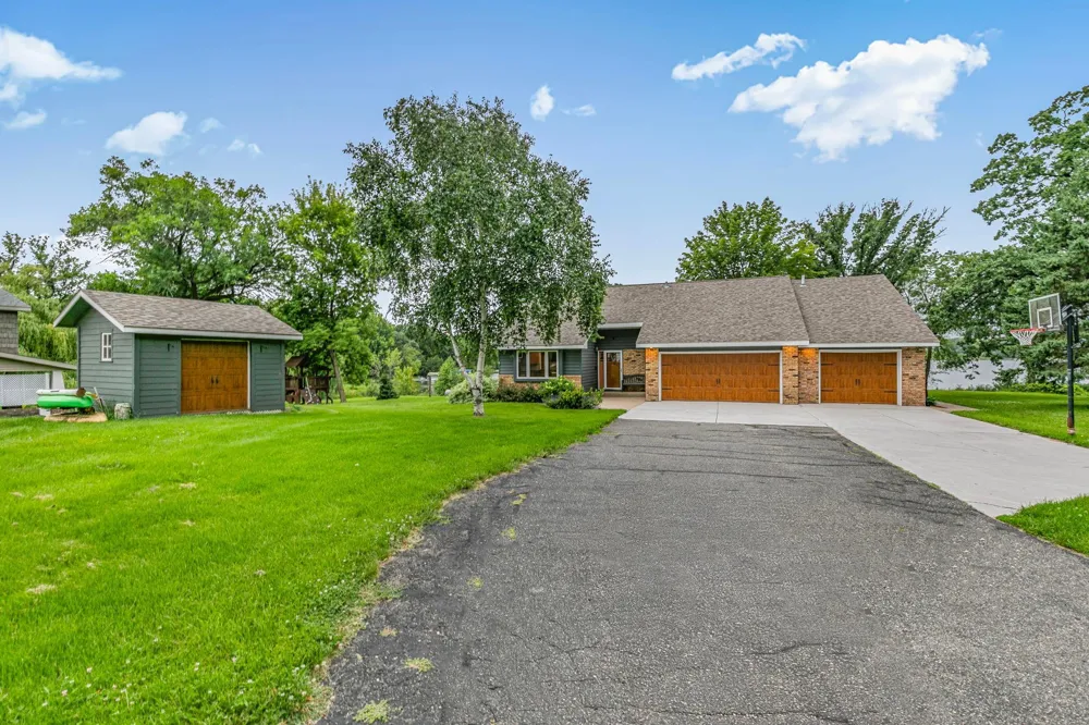 7601 93rd Avenue NE Spicer, MN 56288
