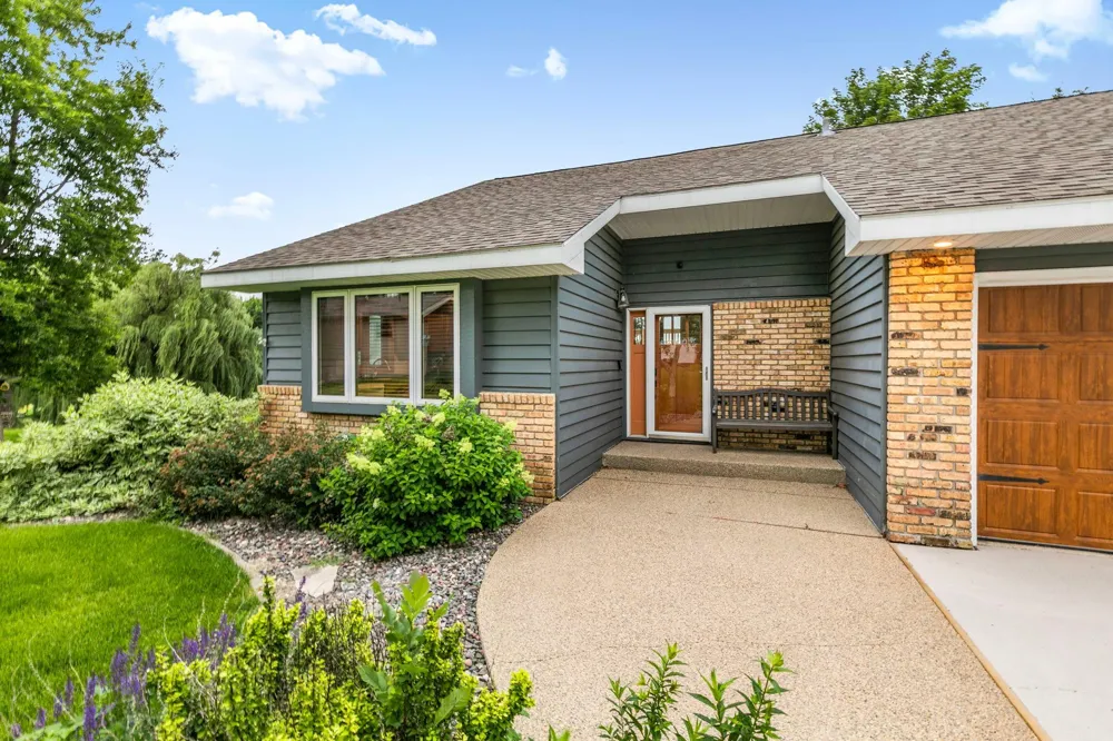 7601 93rd Avenue NE Spicer, MN 56288