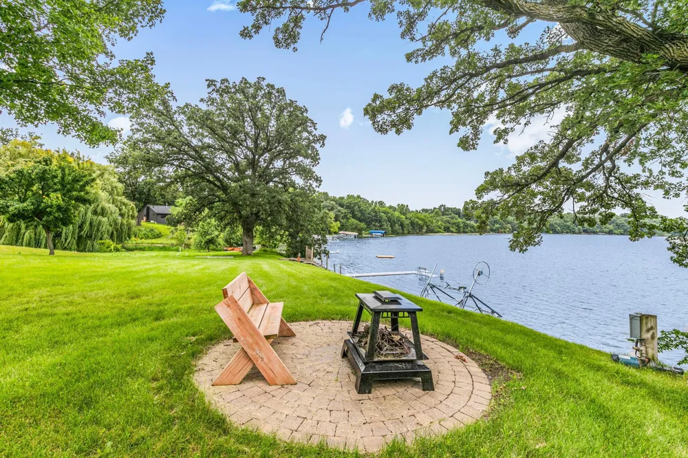 7601 93rd Avenue NE Spicer, MN 56288