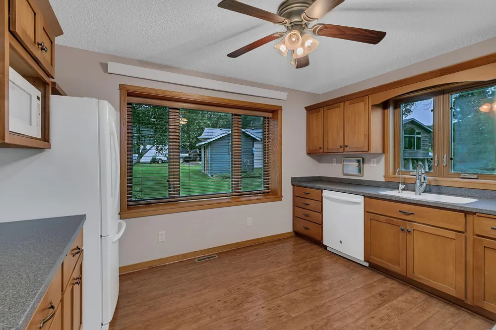 7601 93rd Avenue NE Spicer, MN 56288