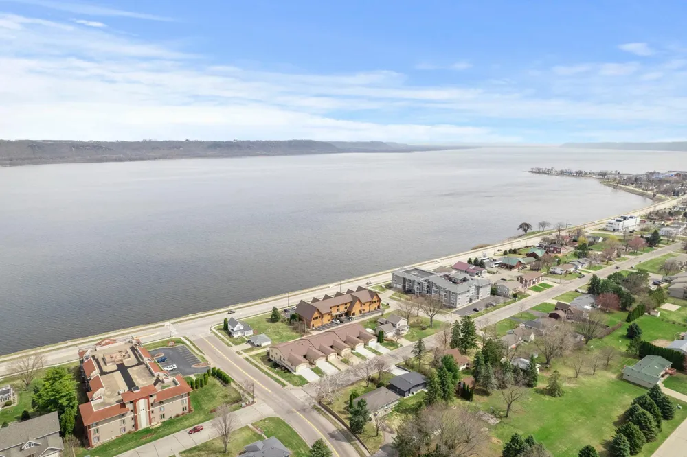 1301 N Lakeshore Dr #202 Lake City, MN 55041