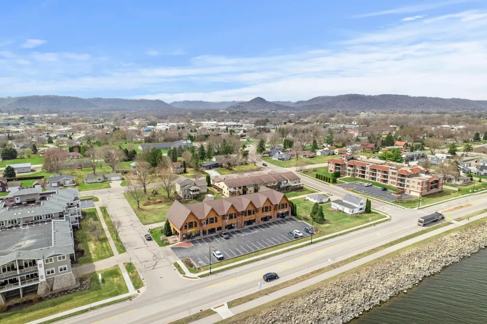 1301 N Lakeshore Dr #202 Lake City, MN 55041