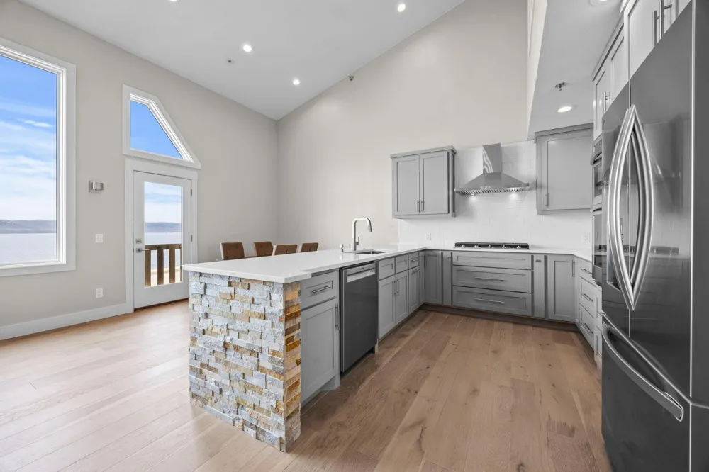 1301 N Lakeshore Dr #202 Lake City, MN 55041