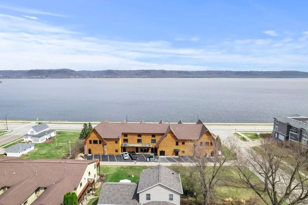 1301 N Lakeshore Dr #202 Lake City, MN 55041