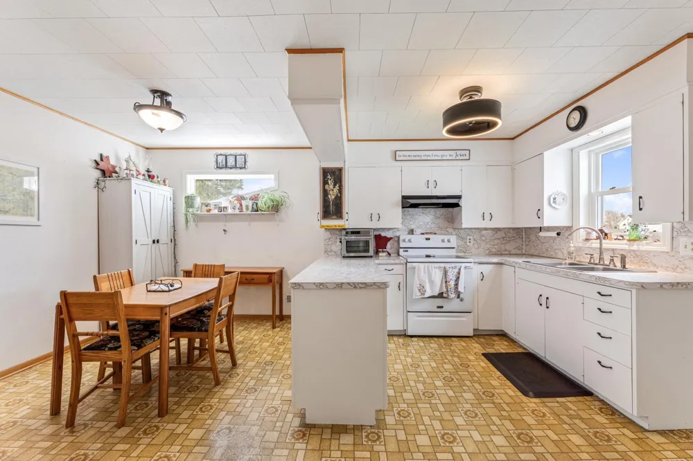 103 South Street W Caledonia, MN 55921
