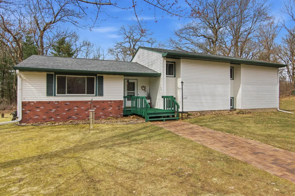 S8280 Lowes Creek Road Eau Claire, WI 54701