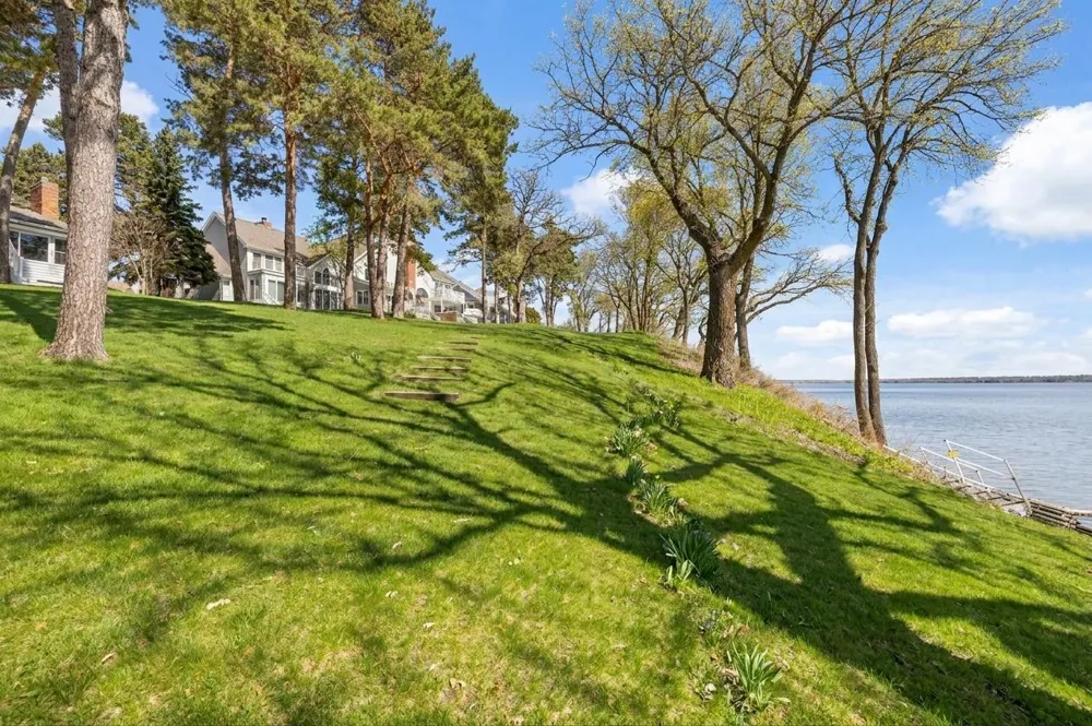 7711 Shore Drive Spicer, MN 56288