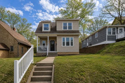 407 E Pleasant Street