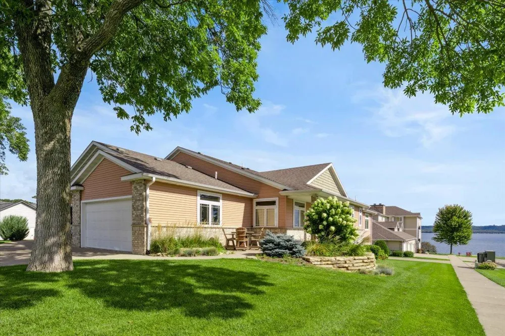 1329 S Oak Street Lake City, MN 55041
