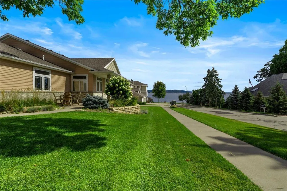 1329 S Oak Street Lake City, MN 55041