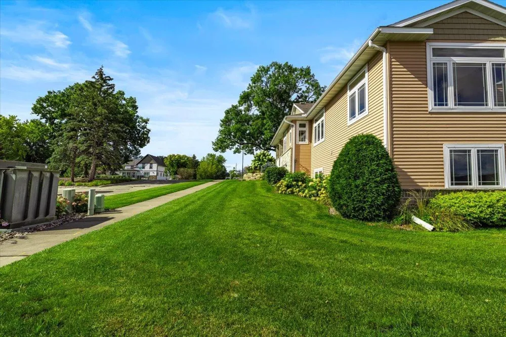 1329 S Oak Street Lake City, MN 55041