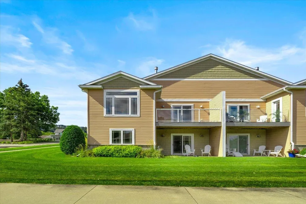 1329 S Oak Street Lake City, MN 55041