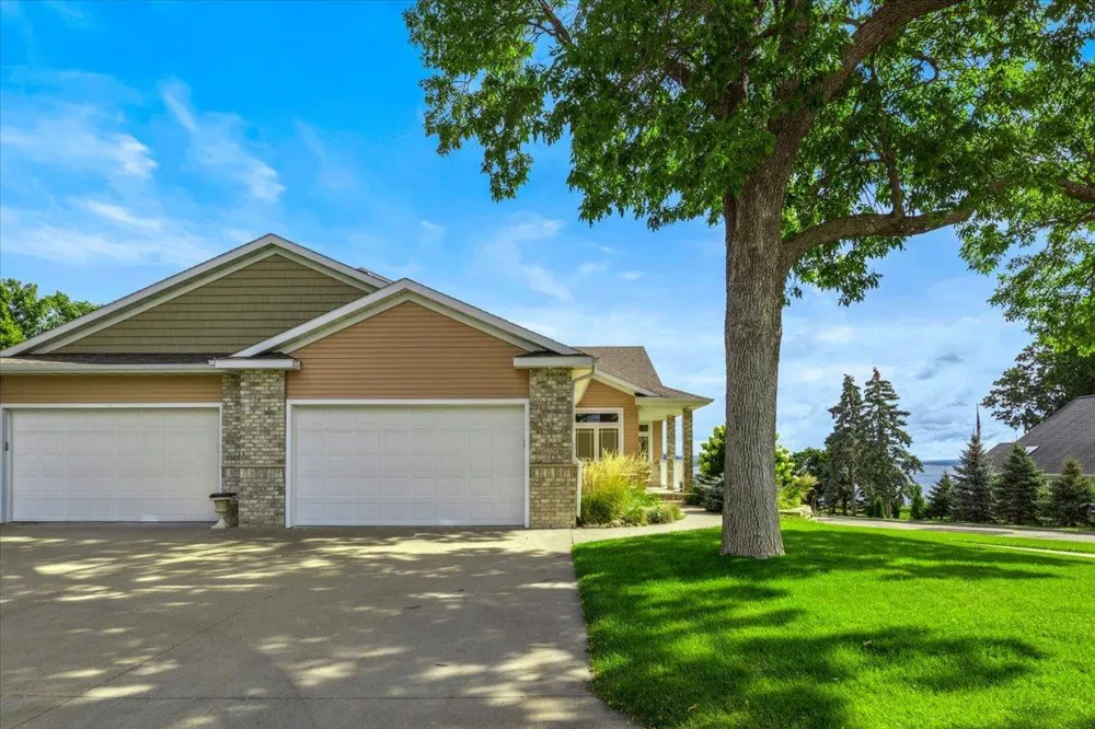 1329 S Oak Street Lake City, MN 55041