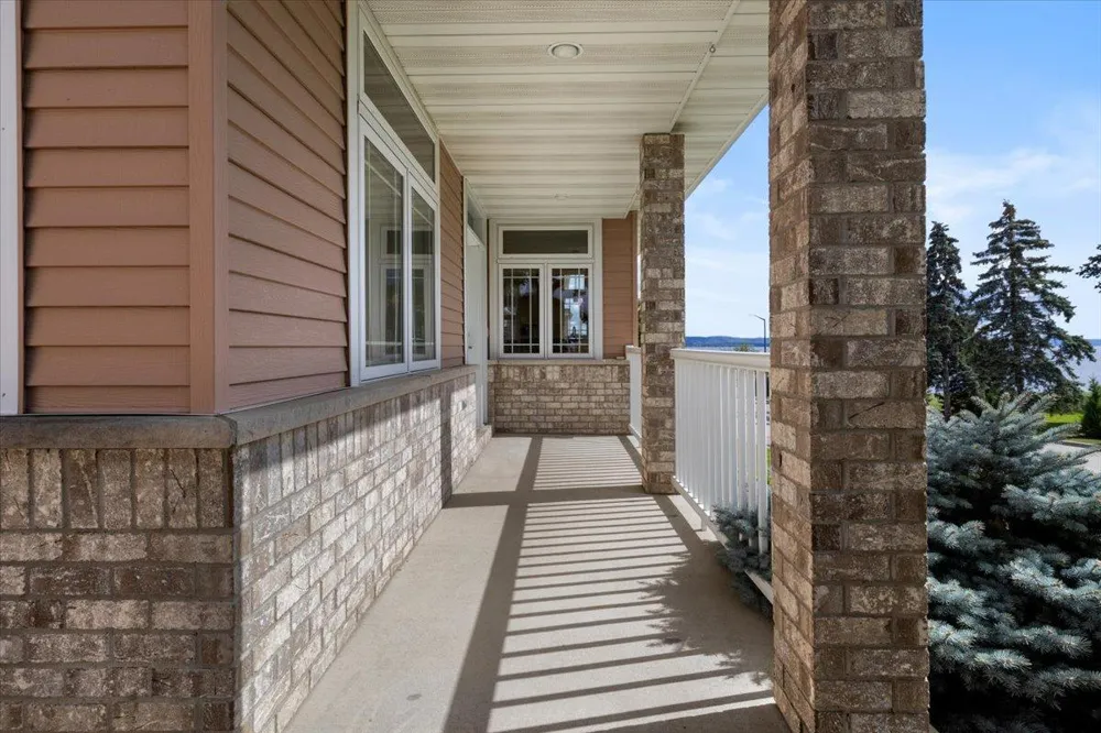 1329 S Oak Street Lake City, MN 55041