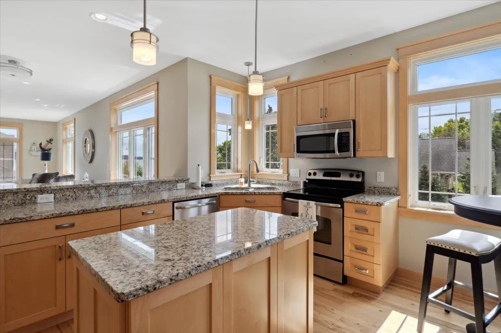 1329 S Oak Street Lake City, MN 55041