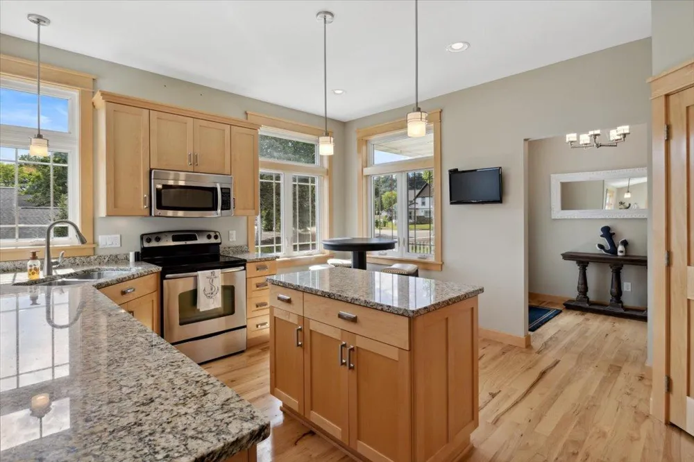 1329 S Oak Street Lake City, MN 55041