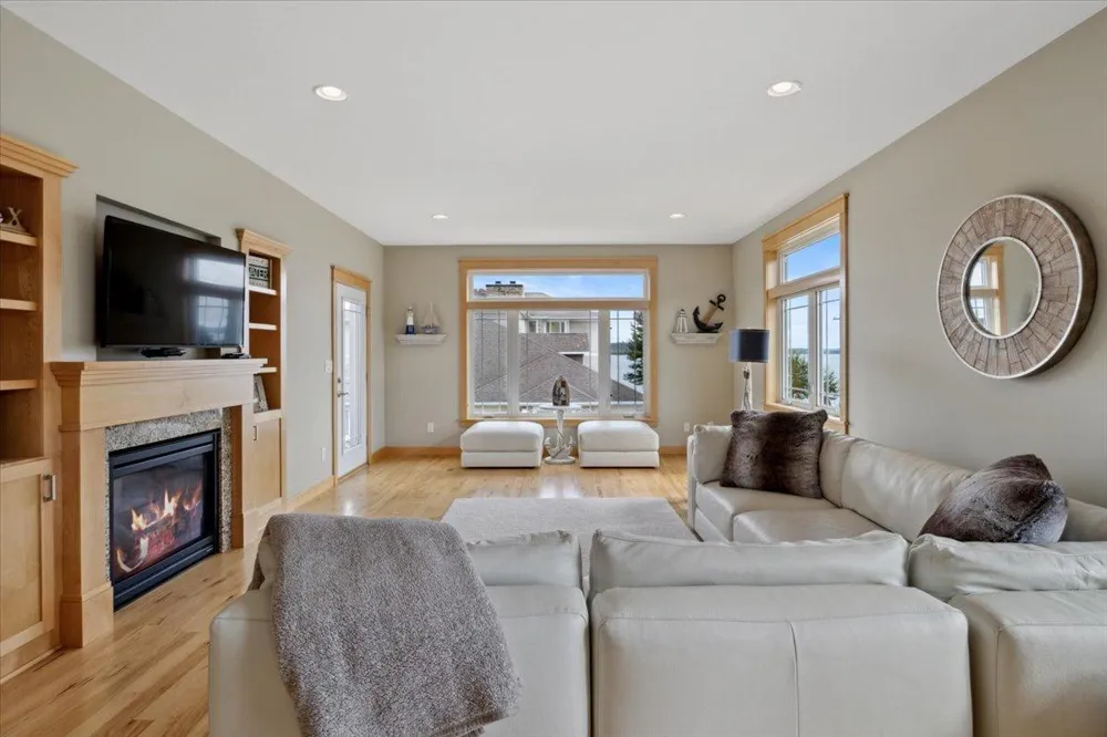 1329 S Oak Street Lake City, MN 55041