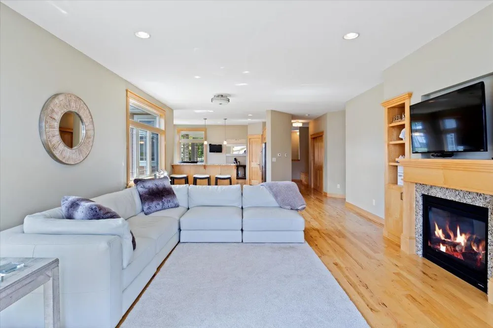 1329 S Oak Street Lake City, MN 55041