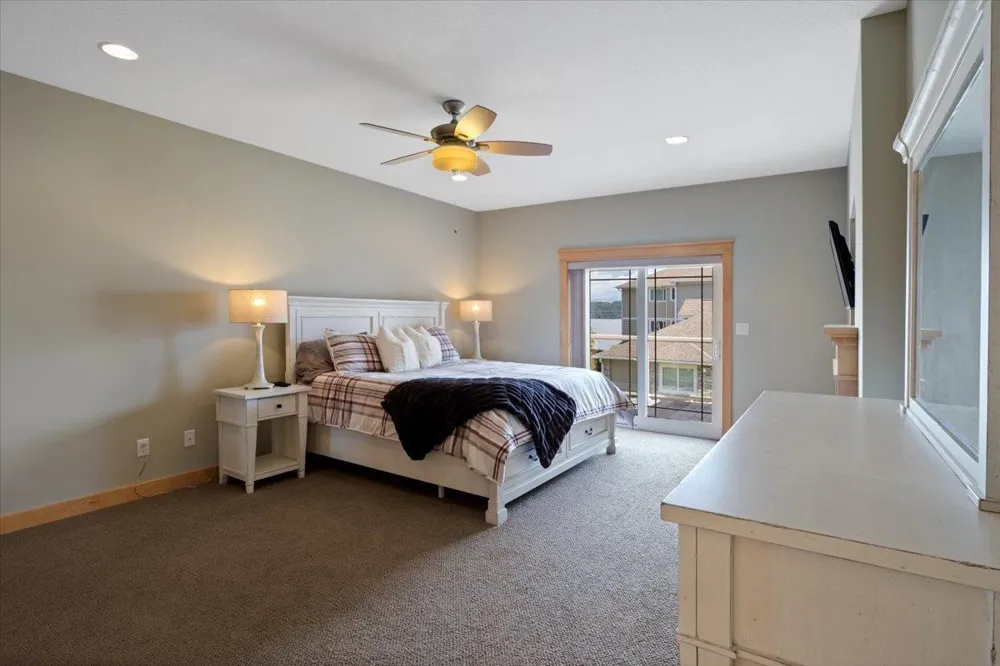 1329 S Oak Street Lake City, MN 55041