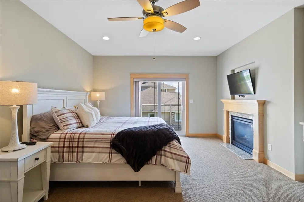 1329 S Oak Street Lake City, MN 55041