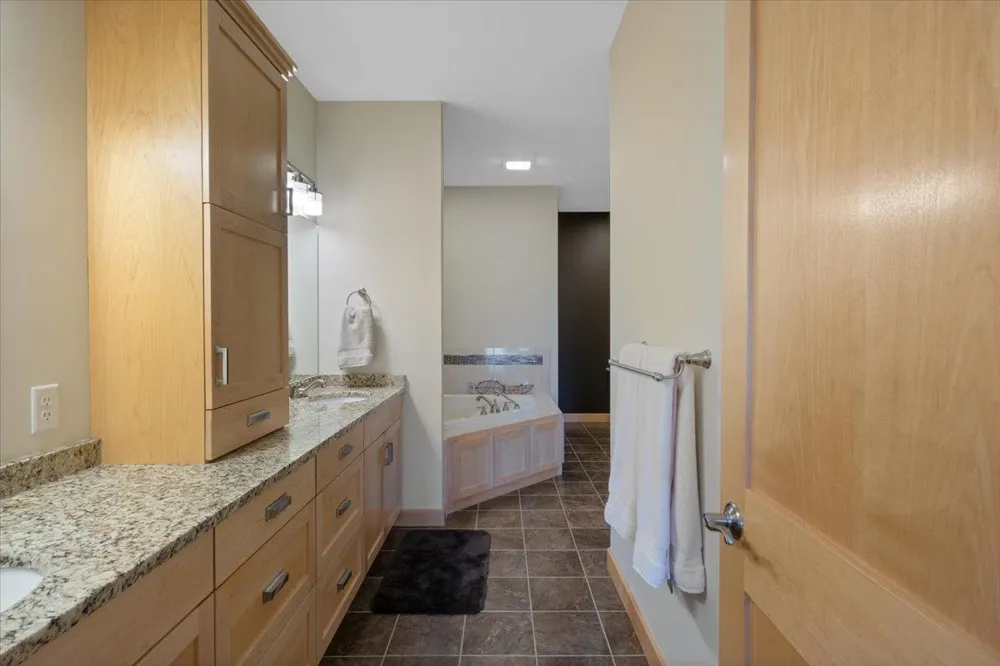 1329 S Oak Street Lake City, MN 55041