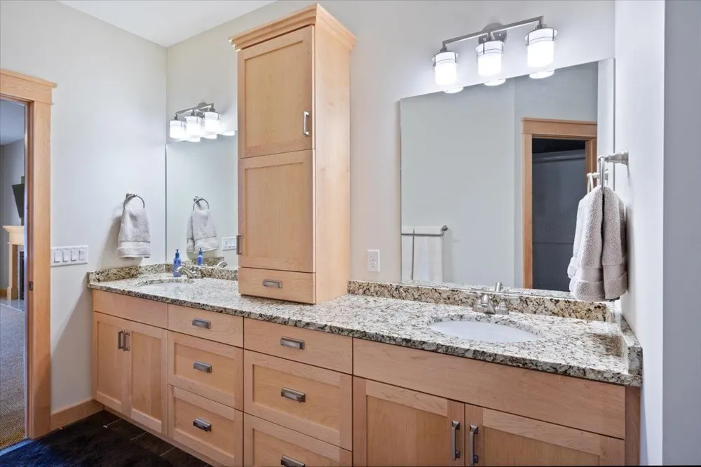 1329 S Oak Street Lake City, MN 55041