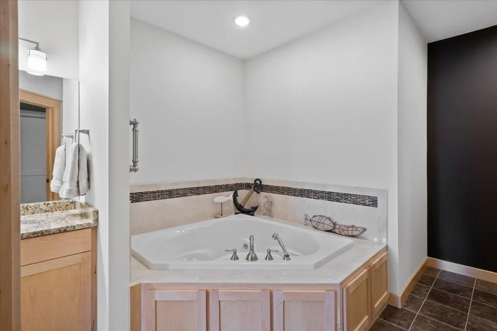 1329 S Oak Street Lake City, MN 55041