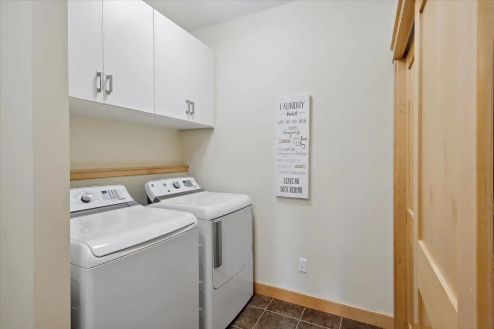 1329 S Oak Street Lake City, MN 55041