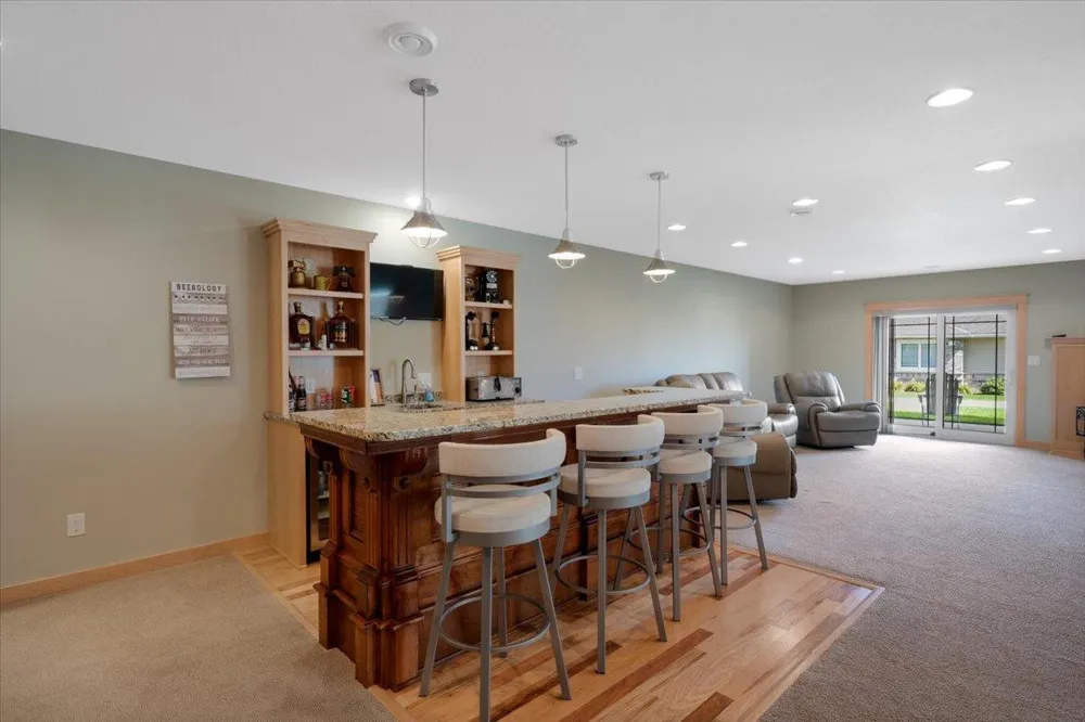 1329 S Oak Street Lake City, MN 55041