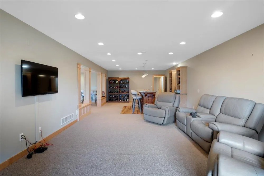 1329 S Oak Street Lake City, MN 55041