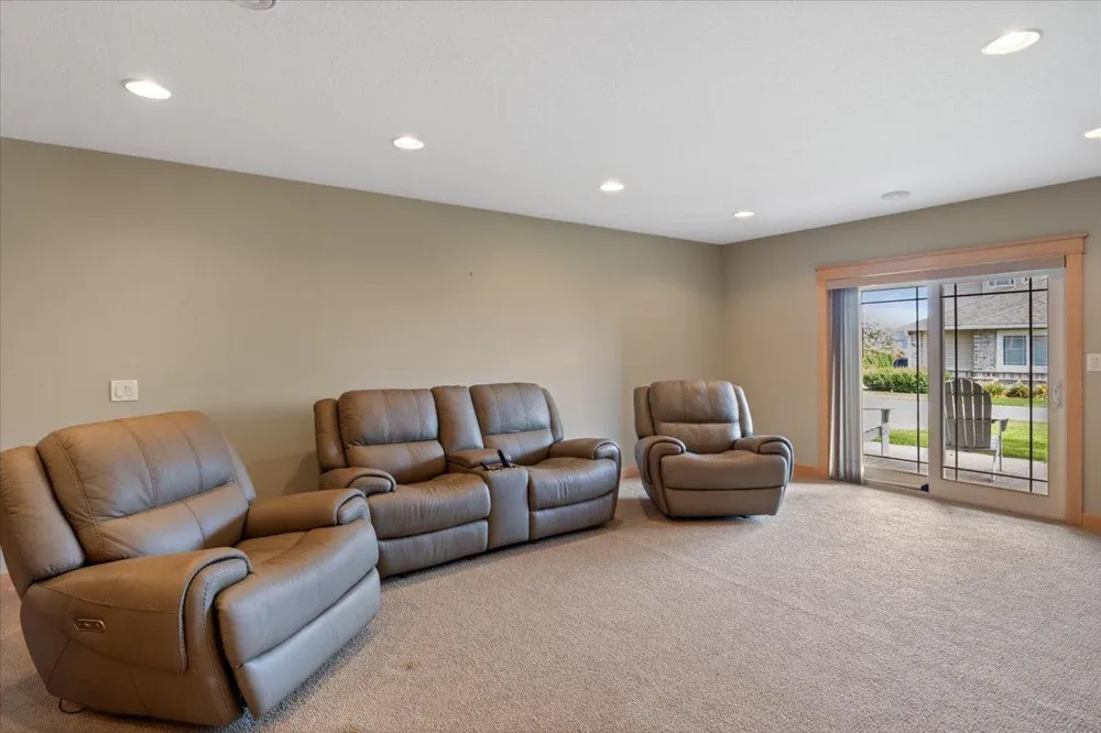 1329 S Oak Street Lake City, MN 55041