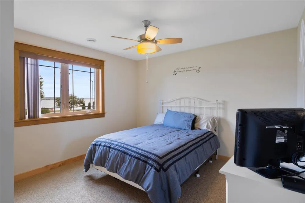 1329 S Oak Street Lake City, MN 55041