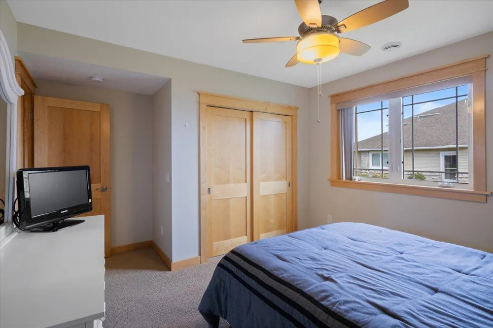 1329 S Oak Street Lake City, MN 55041