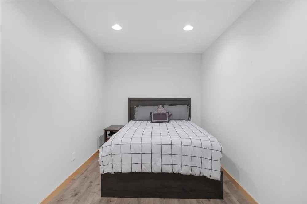 1329 S Oak Street Lake City, MN 55041