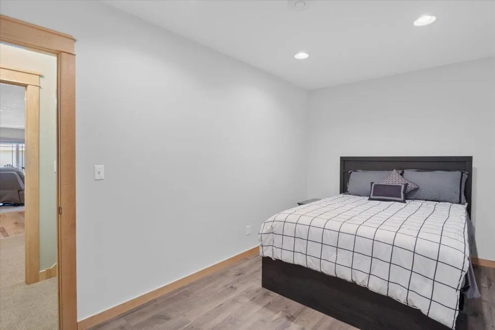1329 S Oak Street Lake City, MN 55041