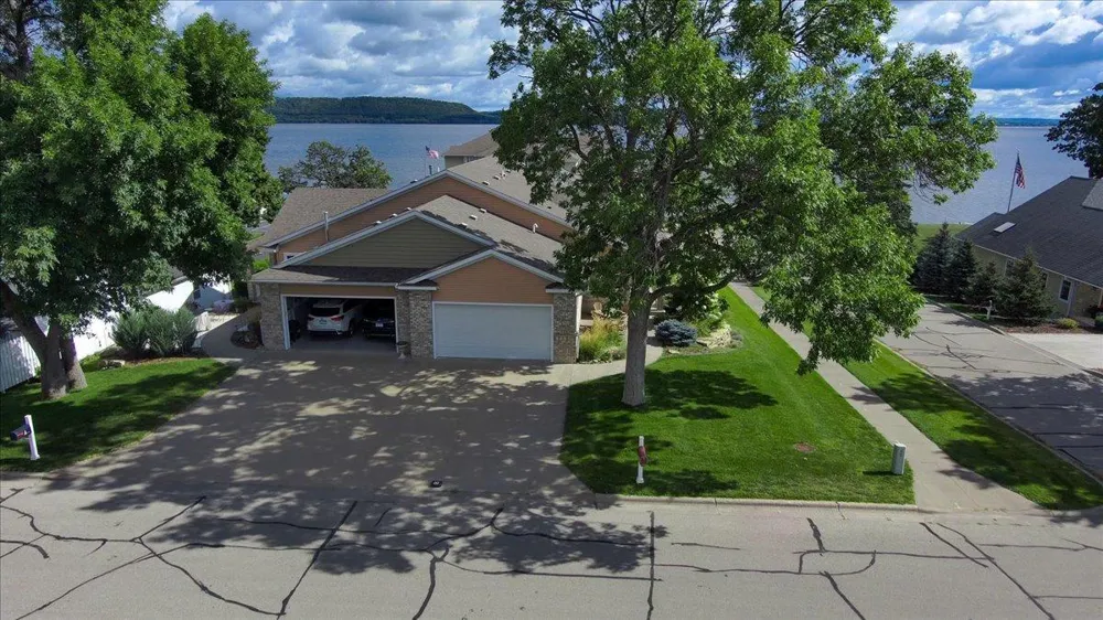 1329 S Oak Street Lake City, MN 55041