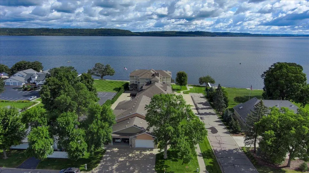 1329 S Oak Street Lake City, MN 55041
