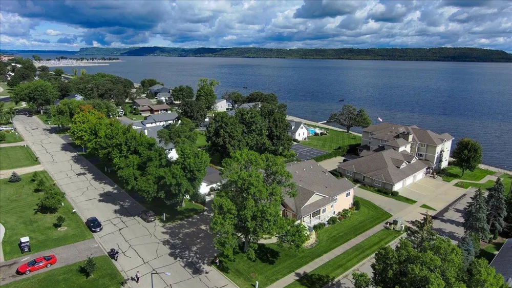 1329 S Oak Street Lake City, MN 55041