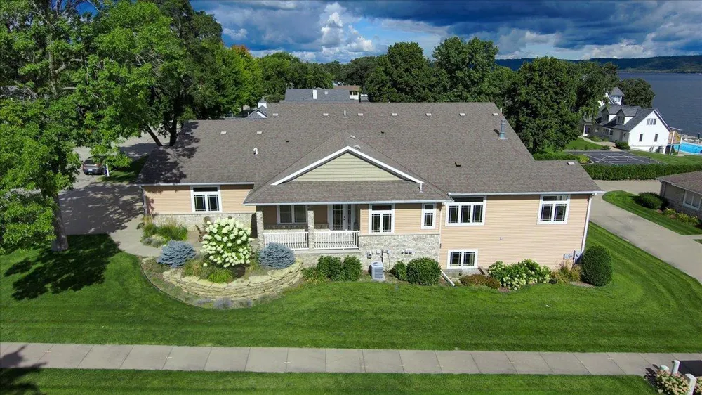 1329 S Oak Street Lake City, MN 55041
