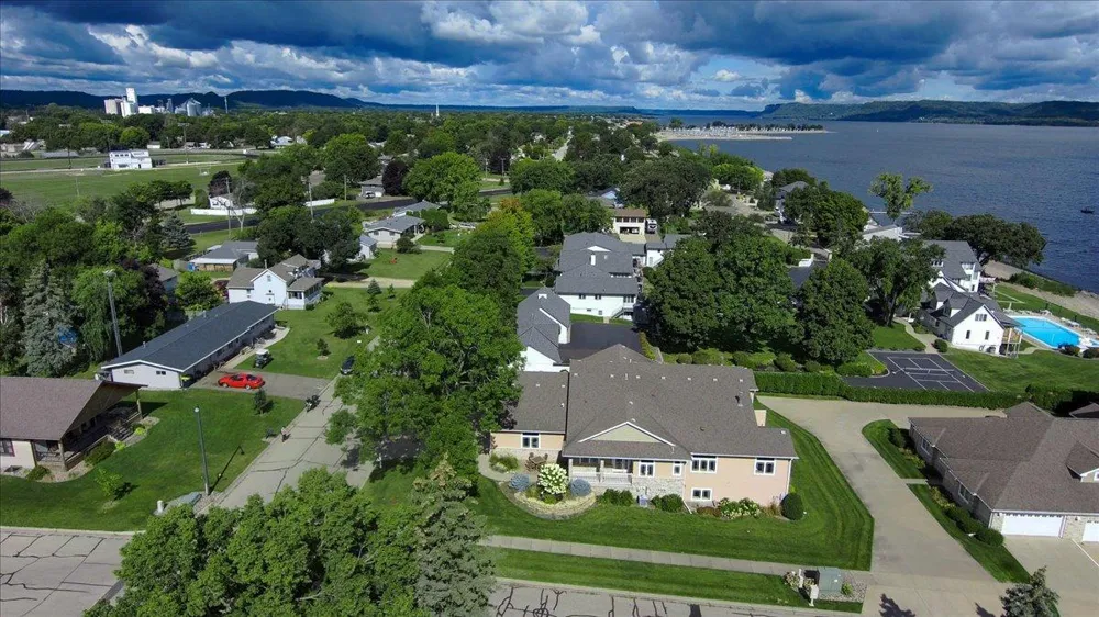 1329 S Oak Street Lake City, MN 55041