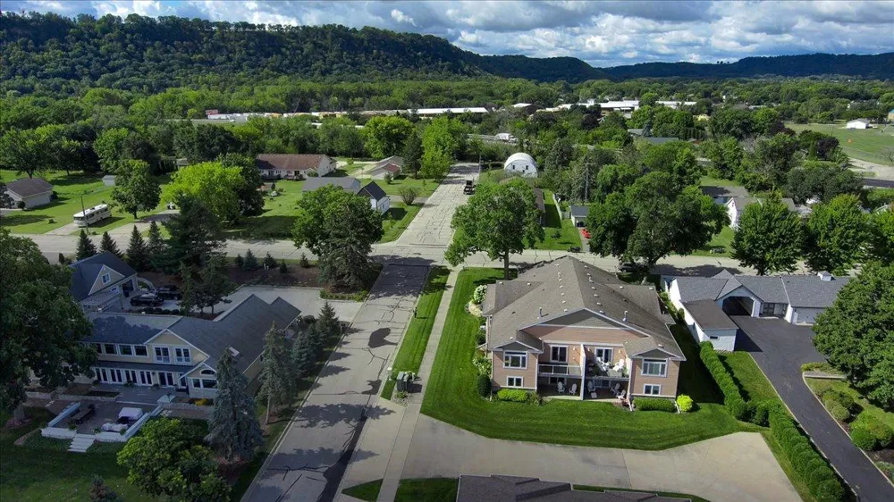 1329 S Oak Street Lake City, MN 55041