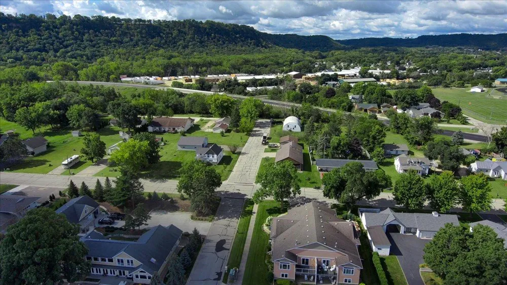 1329 S Oak Street Lake City, MN 55041