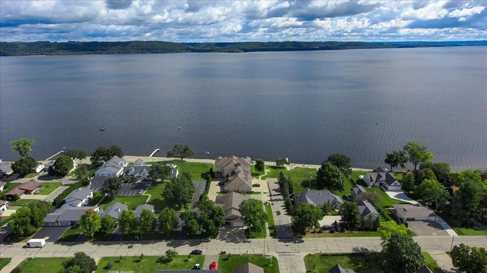 1329 S Oak Street Lake City, MN 55041