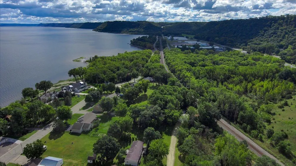 1329 S Oak Street Lake City, MN 55041